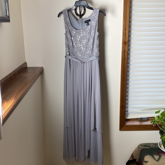 Mother-of-the-Bride/Groom Dress. Flawless. Worn once. Two pieces, Dress & Jacket - Picture 4 of 16